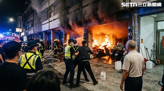 78歲老翁怒燒機車潑哥鹽酸　警阻攔遭灼傷