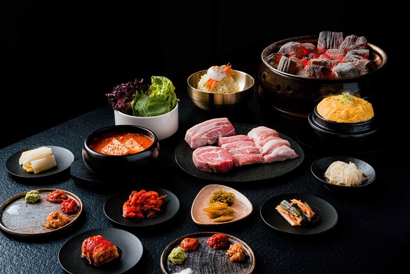 「囕盈豚남영돈」海外首店進駐台北大巨蛋一樓食尚庭園。(圖／開展餐飲集團提供）