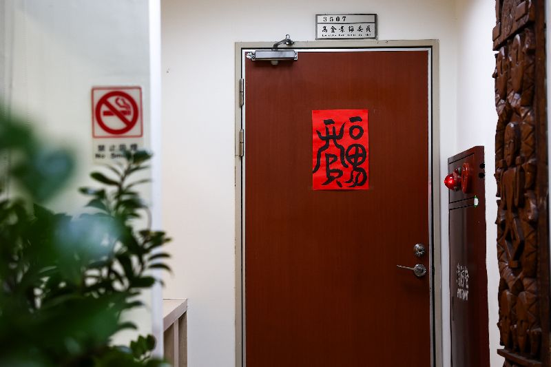 檢調人員9日到無黨籍立委高金素梅國會辦公室搜索,基於偵查不公開,立法院方表示對詳細案情並無所悉。圖為辦公室大門。(圖/中央社)