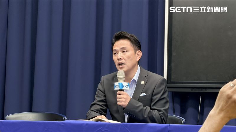 陳以信勸雙方冷靜、少說兩句、三思而後行(圖/記者陳思妤攝影)