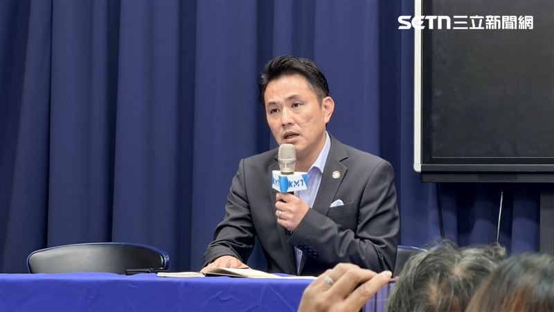 陳以信證實，國民黨「同意佀廣洋報備參選」，並表示共同意74位議員參選人報備參選，每位都有特殊理由（圖／記者陳思妤攝影）