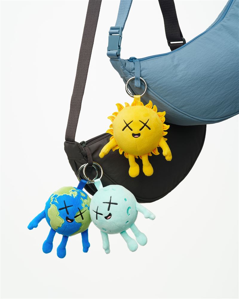 UNIQLO再次攜手KAWS推出全新UT系列「KAWS UNIVERSE」，首度推出吊飾配件以及展現KAWS世界觀的豐富單品。（圖／品牌業者提供）