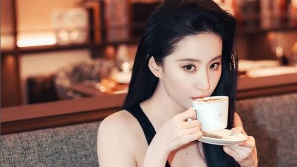 劉亦菲曬合照裁掉這女星　挨轟後又偷刪照