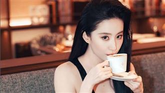 劉亦菲曬合照裁掉這女星　挨轟後又偷刪照