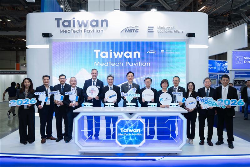 國科會偕同經濟部率團出征「Medical Fair Asia 2026」,臺灣館於新加坡盛大揭幕,攜手產官學研搶攻新南向智慧醫療商機。(圖/翻攝畫面)