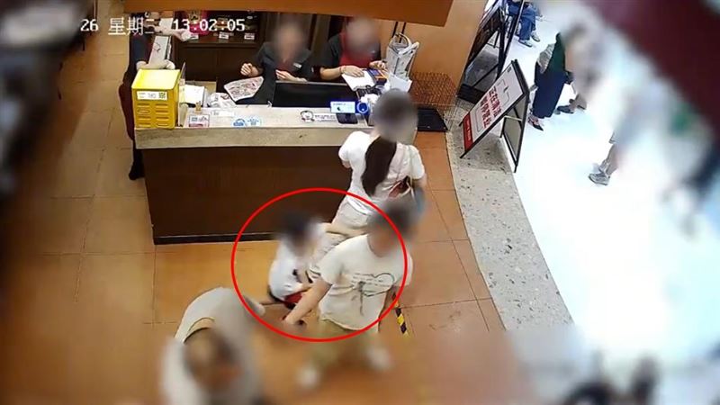 她控4歲童性騷報警喊告　影片曝光網罵翻