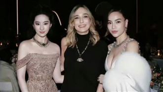劉亦菲裁合照挨轟　越女星胡玉荷大器回應