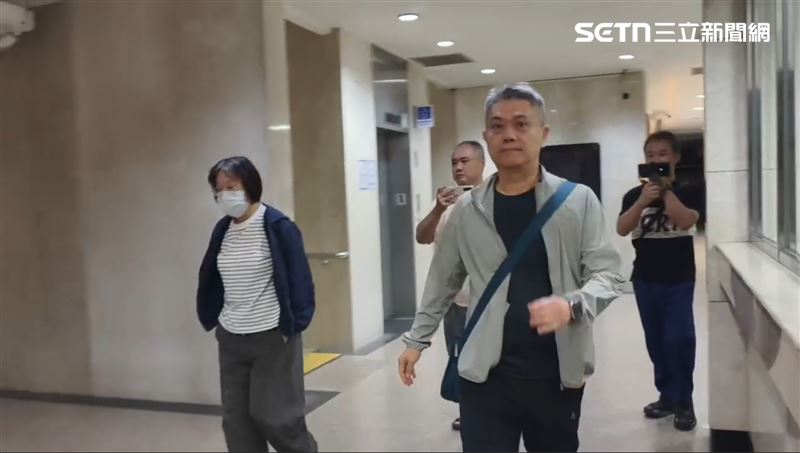 兆基前總經理李文詳，也遭捲入這場吸金風暴，並於10日凌晨獲裁定100萬交保。（圖／翻攝畫面）