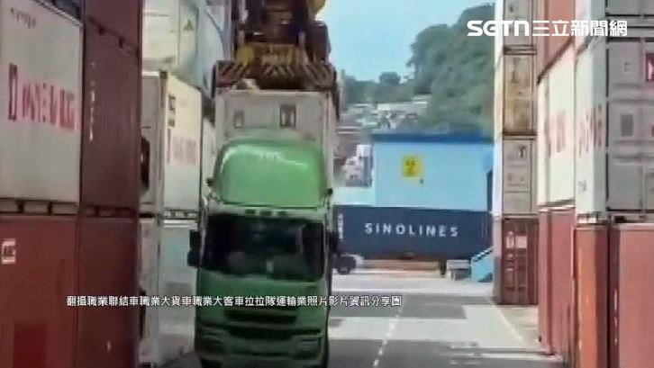 貨櫃車司機忘拔插銷　連車帶櫃被吊半空中