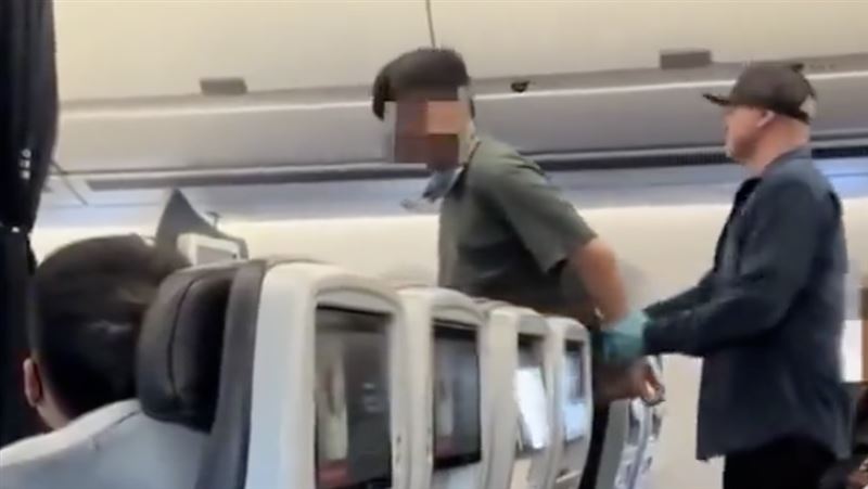 中國男欲定居美國　機上1舉動全家被遣返