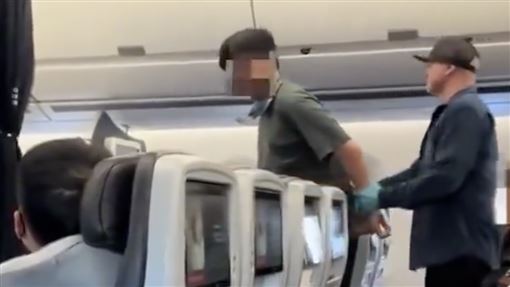 中國男欲定居美國　機上1舉動全家被遣返