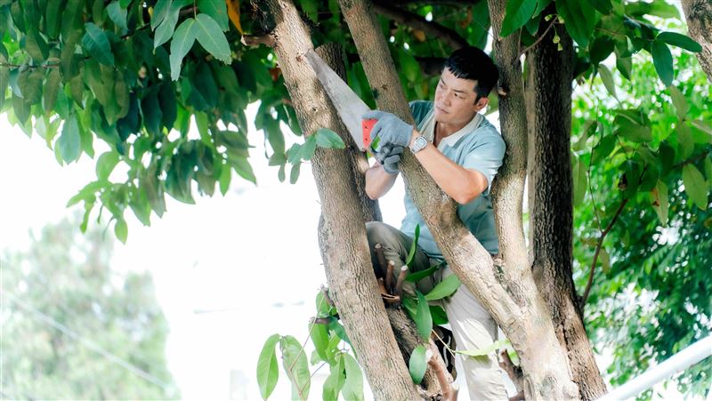 錄到一半出事　姚元浩當場臉色發白急送醫