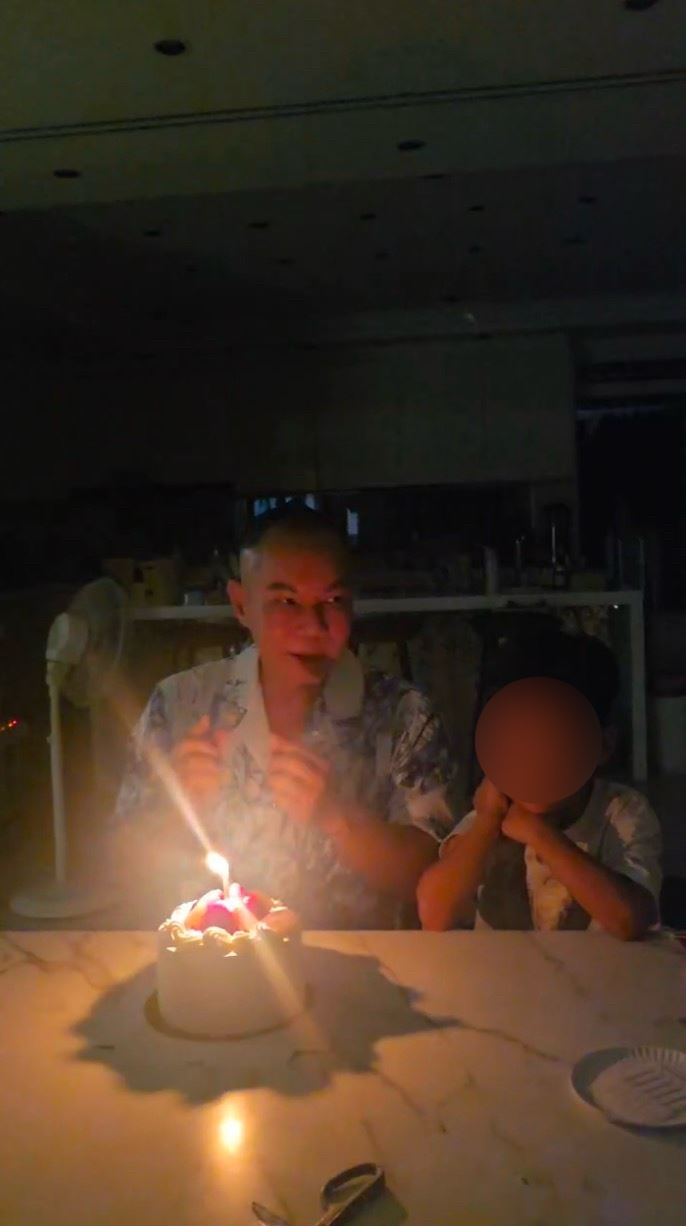 「竹北吊車大王」胡漢龑和家人替6歲孫子慶生。(圖/翻攝畫面)