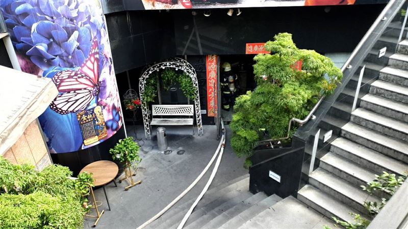 新／北市「邊田庄」火警！B1員工餐廳起火