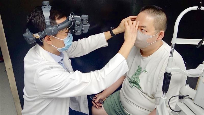 死亡率50%！他眼內長「黑痣」變大竟癌症