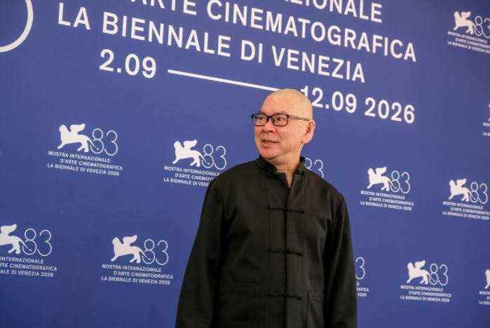 導演蔡明亮《行者》系列作品《微塵》,在威尼斯影展Open Venice非競賽單元世界首映。(圖/汯呄霖電影提供)
