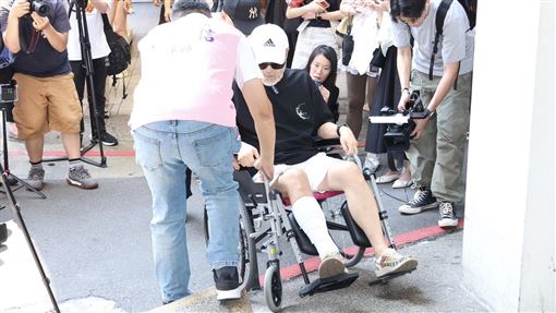68歲班鐵翔西門町重摔骨折　勞保理賠金曝
