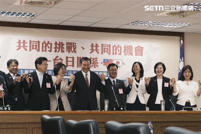 日本跨黨派參議員訪台，並承諾推動將日本版「台灣關係法」、「台灣旅行法」在開議後送入國會。（圖／記者楊士誼攝影）