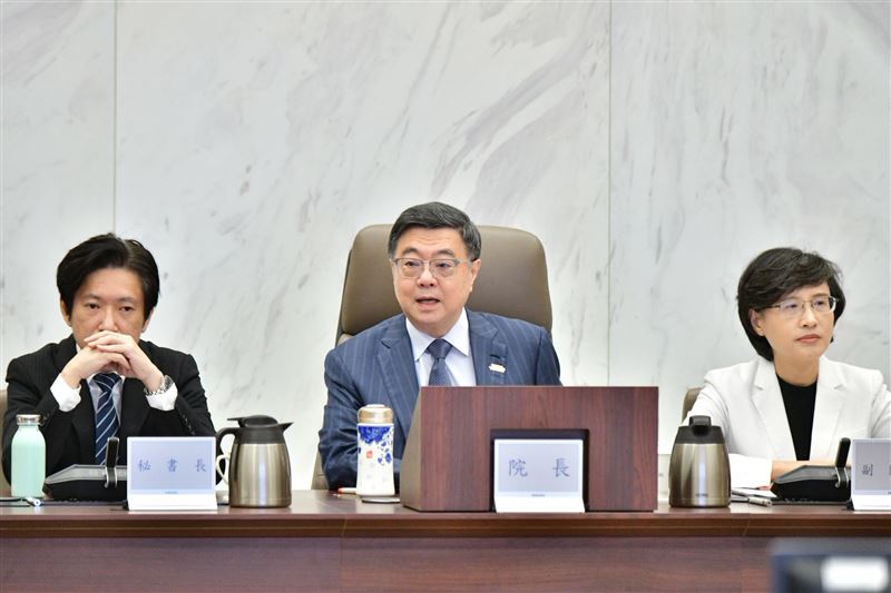 行政院長卓榮泰今主持行政院院會，通過衛福部提出的「住宿式服務機構使用者補助方案」。（圖／行政院提供）
