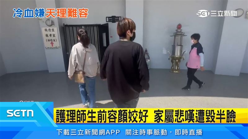 陳姓護理師遭二度輾撞身亡,媽媽與妹妹現身靈堂,看到她生前清秀容顏因事故受到重創,妹妹忍不住痛哭