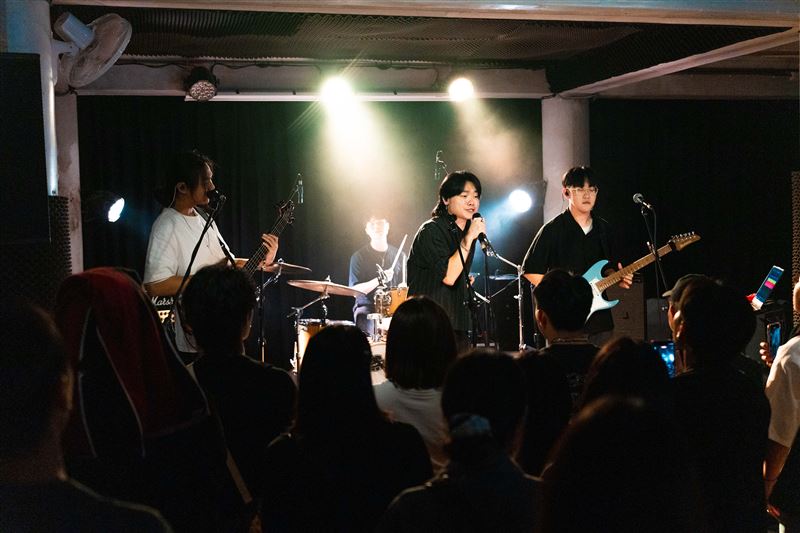 樂團阿克沃 Awkward推出新單曲。(圖/黑市音樂 提供)