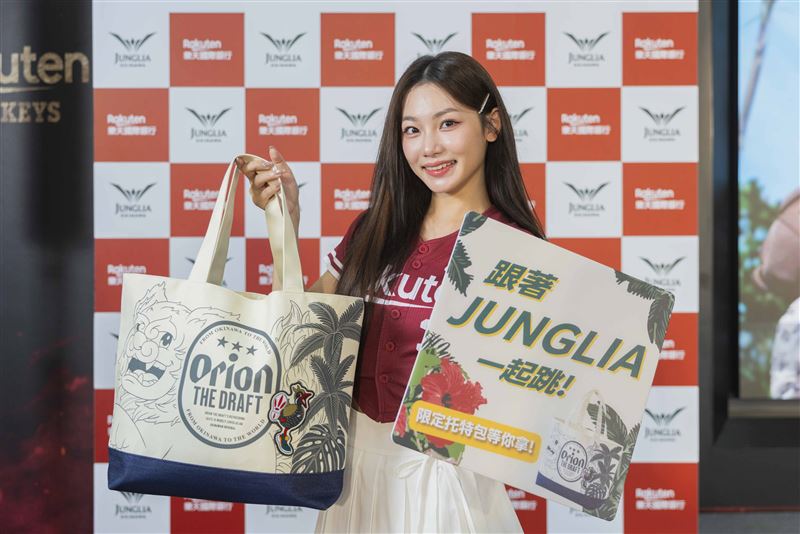 園區內還能欣賞表演、享用美食及購物,讓旅伴依照各自的興趣與步調,輕鬆將沖繩叢林亞樂園(JUNGLIA OKINAWA)納入沖繩北部的周遊行程。(圖/品牌業者提供)