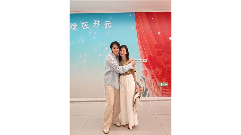 梁詠琪與楊采妮。(圖/得意智文創 提供)