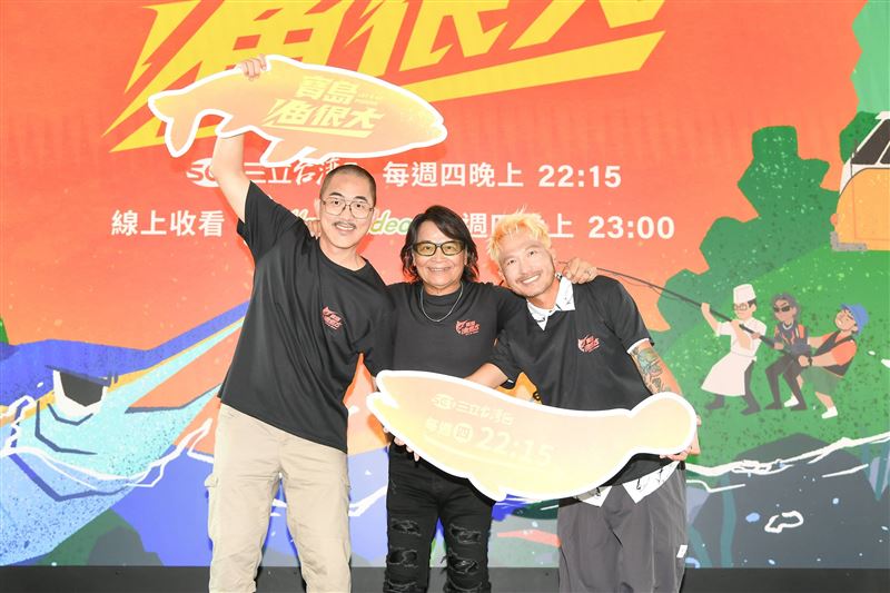 KID(右起)、沈文程跟食魚料理達人ELI出席記者會。(圖/三立提供)