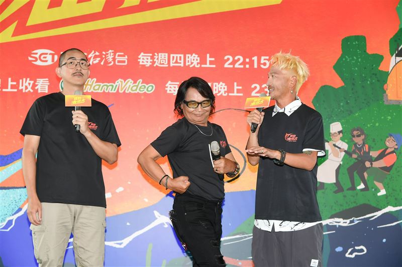沈文程、KID林柏昇與食魚料理達人ELI首度以全新主持陣容合體。(圖/三立提供)