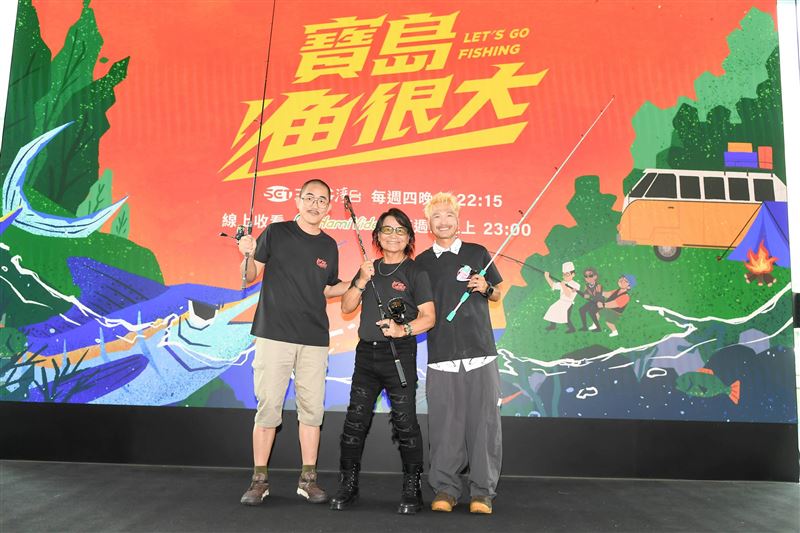 沈文程、KID林柏昇與食魚料理達人ELI一起出席首映。(圖/三立提供)
