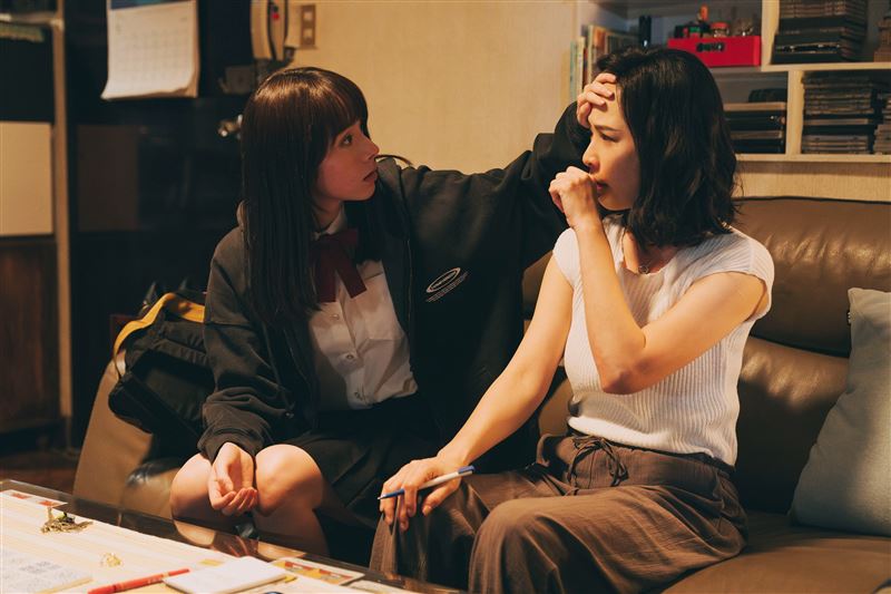 林奕嵐(左)和天心(右)飾演相愛相殺的母女.jpg(圖/時創影業提供)