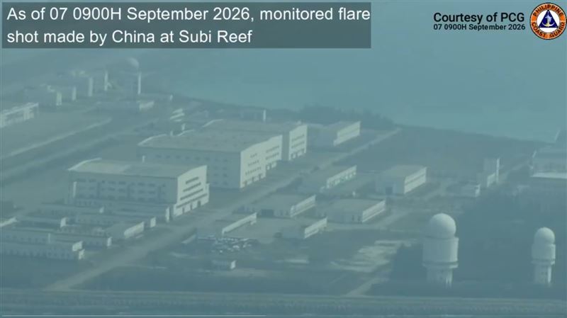 中國軍隊於9月7日在南沙群島上空,向一架未攜帶武器的菲律賓海岸警衛隊巡邏機發射了信號彈。(圖/翻攝自X平台 @Osint613)