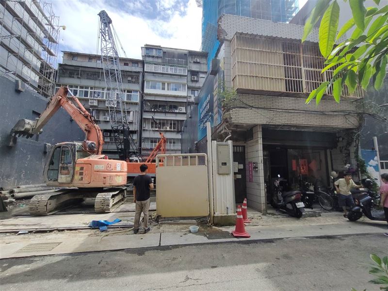 北市民宅地基坍塌原因曝！建管處勒令停工