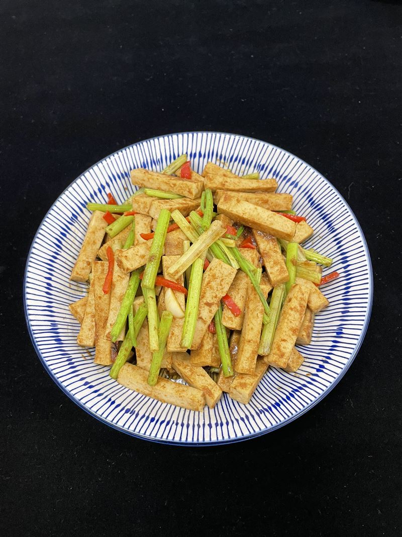 含纖鹹蛋白食品可依需求製成不同規格並採真空包裝，作為餐飲及食品加工素材。（圖／農業部提供）