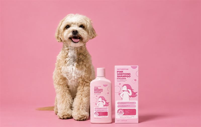 PINK SOOTHING SHAMPOO粉紅舒緩洗毛精。(圖/品牌業者提供)