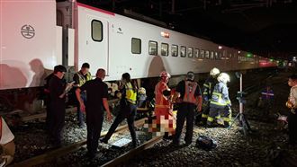 猴硐車站驚傳事故！婦遭自強號撞擊急送醫