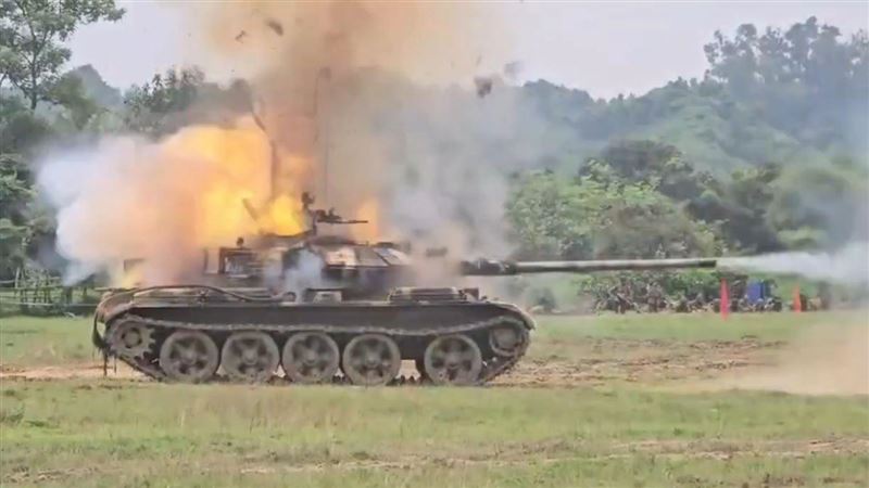 中國製坦克演習膛炸　2死1重傷士兵慘噴飛