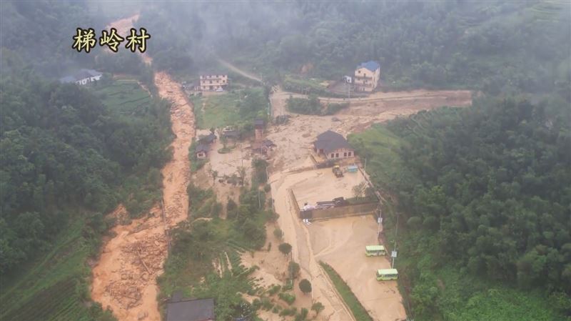 沙德爾豪雨釀災,江西遂川土石流造成13人死亡。(圖/翻攝自X平台 @whyyoutouzhele)