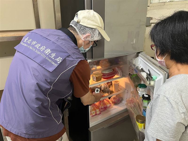 北市教育局、衛生局今（10）日再擴大查核高中熱食部供餐場所，針對市立內湖高中、市立景美女中、市立建國高中、市立華江高中、私立大同高中及市立永春高中等6校查核。（圖／台北市政府提供）