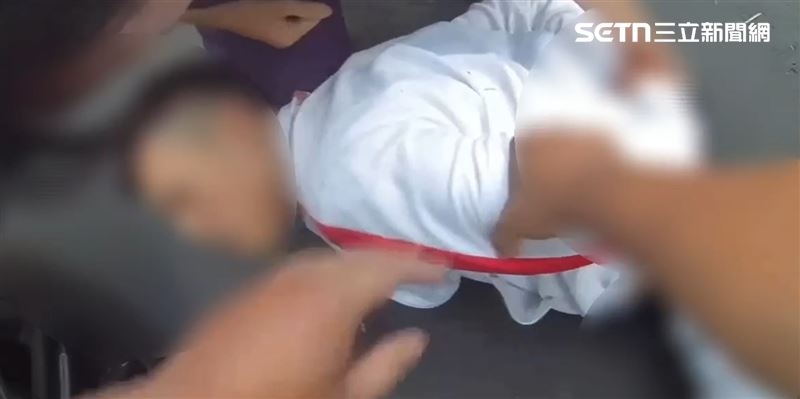 高雄男持斧頭砍女友！她渾身血倒路邊求救