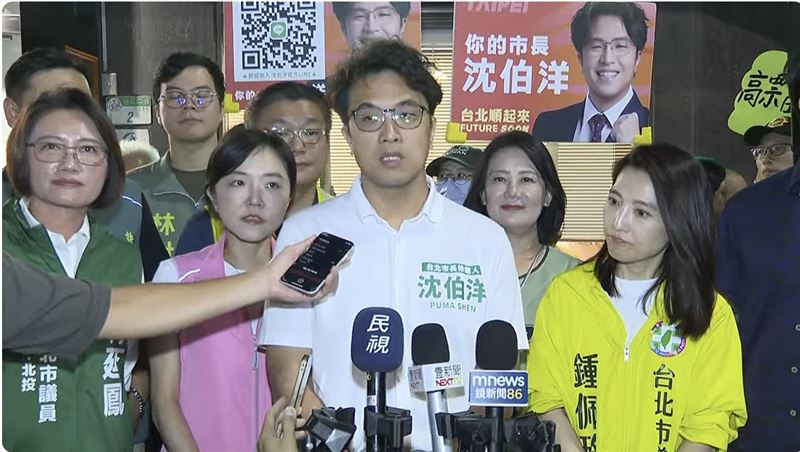 民進黨台北市長參選人沈伯洋今(10)日晚間赴石牌商城掃街拜票前受訪。(圖/翻攝畫面)