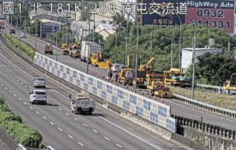 事故導致龍井方向南向南屯交流道入口暫時封閉。(圖/翻攝自高公局官網)