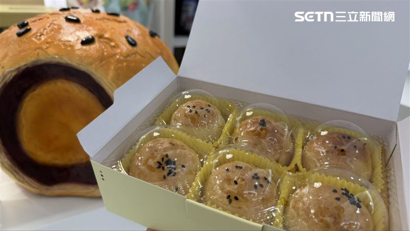 鹿港新口味蛋黃酥今年中秋檔期到台北忠孝SOGO快閃。(圖／記者賴俊佑攝影）