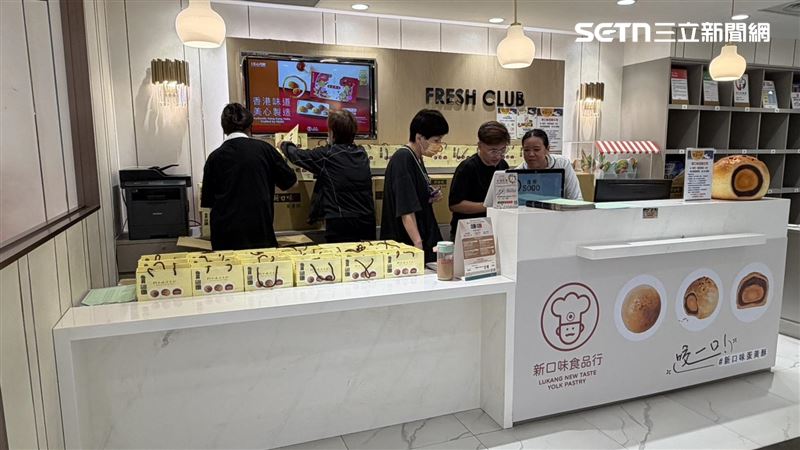 快閃期間每日供應約400盒，百貨預估開賣2小時內就會完售。(圖／記者賴俊佑攝影）