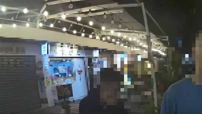 警方獲報到場。(圖/翻攝畫面)