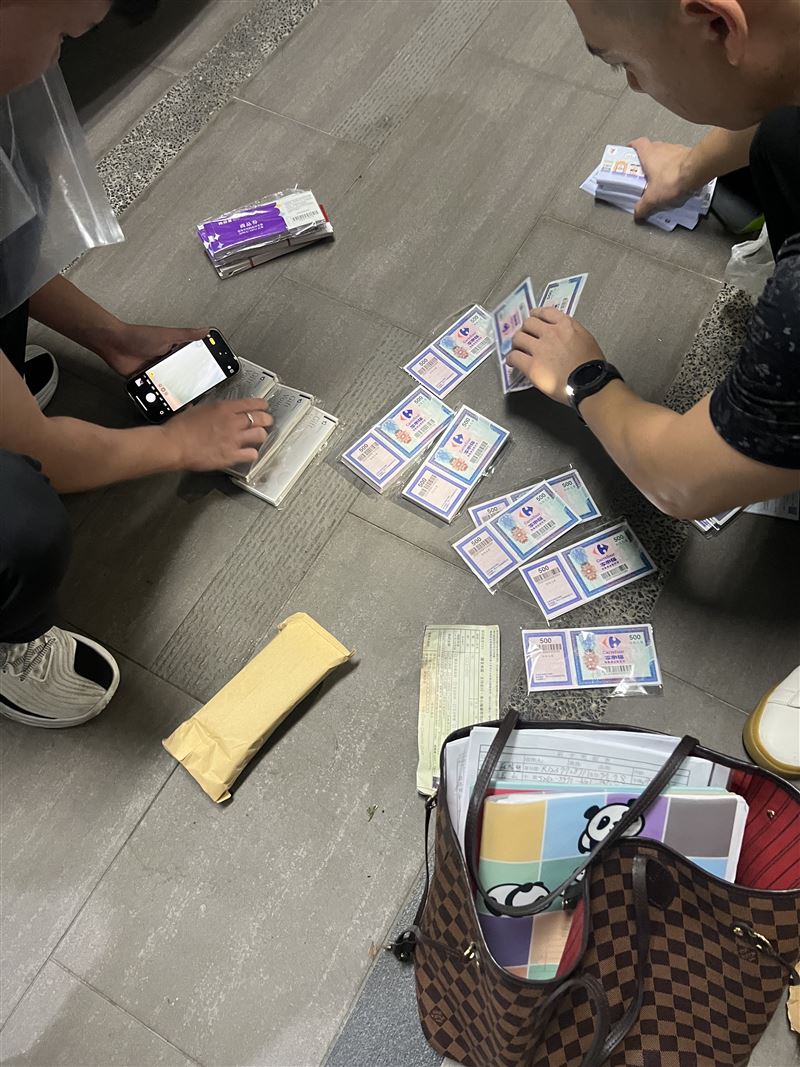 詐團刷爆被害人信用卡,用來採購團購知名餐廳餐券或禮券,不法獲利3356萬。(圖/翻攝畫面)