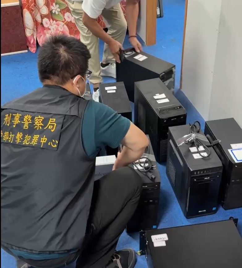 詐團設立2家行銷公司,打電話給民眾詢問有無債務整合需求,以話術刷爆被害人信用卡。(圖/翻攝畫面)