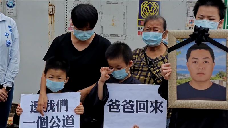 堆高機翻覆害1死　3幼兒赴工地招魂討公道