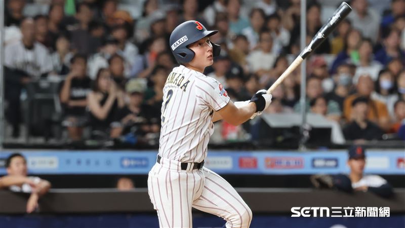 U18亞洲青棒錦標賽,日本隊捕手山田凜虎敲出二壘安打追平比數。(圖/記者劉彥池攝影)