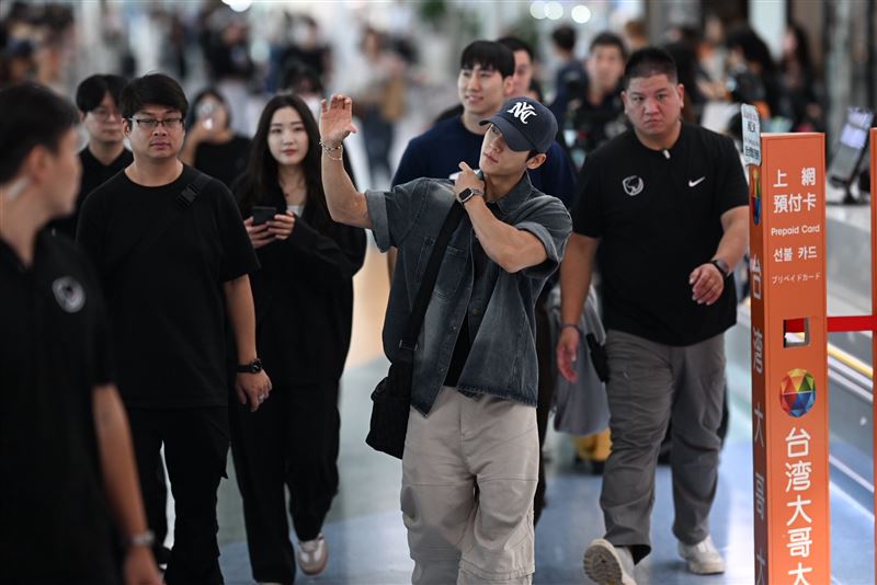 BTOB旼赫下午也抵達小港機場。（圖／讀者提供）